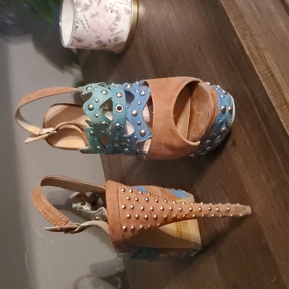 Shoes - Picture 2 of 2